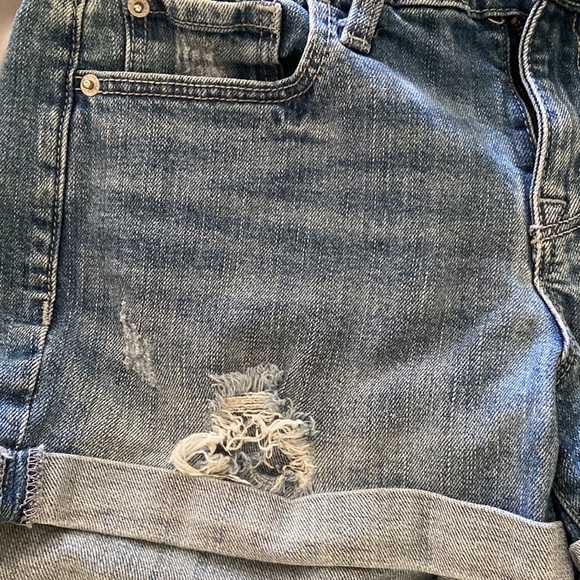 Old Navy Distressed Jean Shorts - Picture 6 of 6